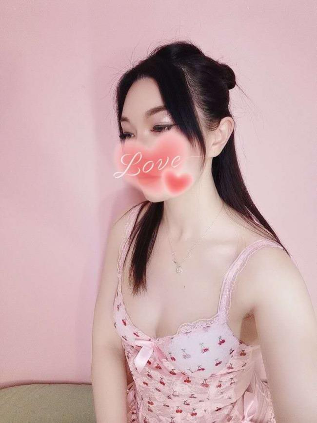 新人 激情热吻 真人照片