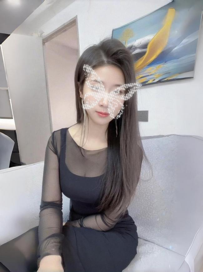 新人 激情热吻  未婚女孩