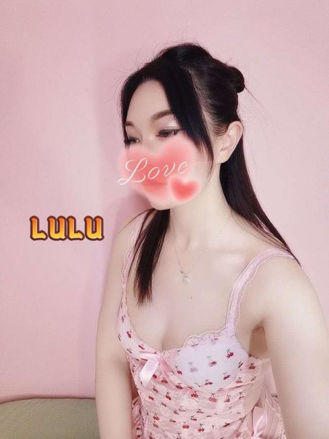 新人 激情热吻 真人照片
